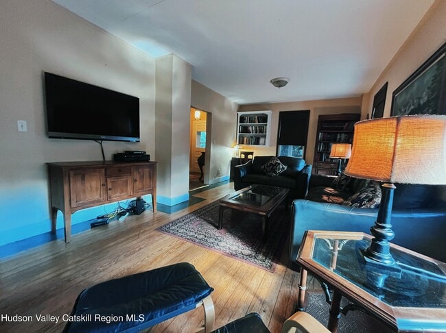 Building Photo - 6 Penrose Park