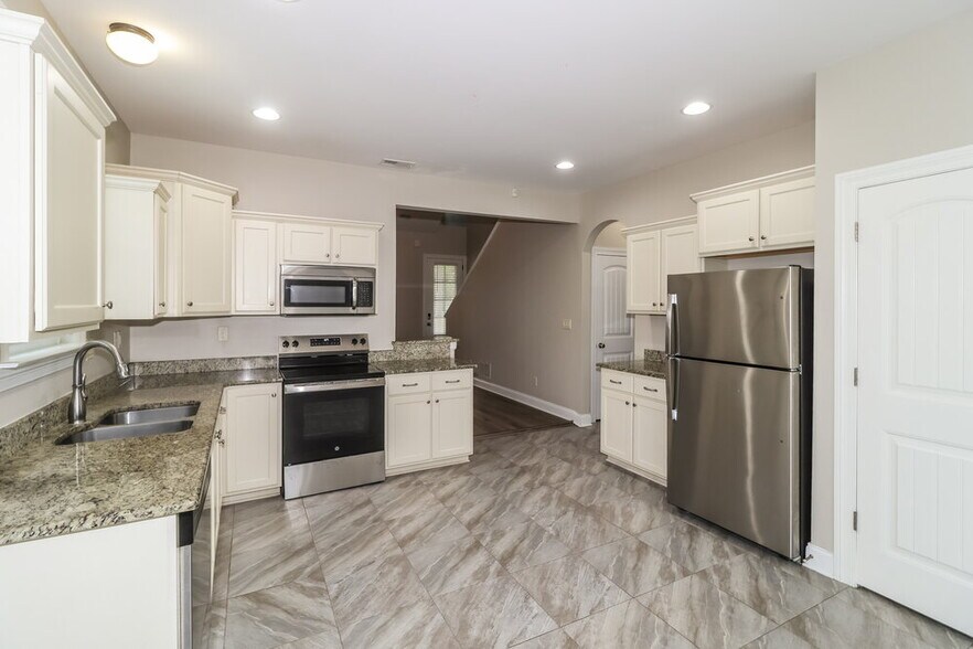 Building Photo - 4743 W Petite Loop