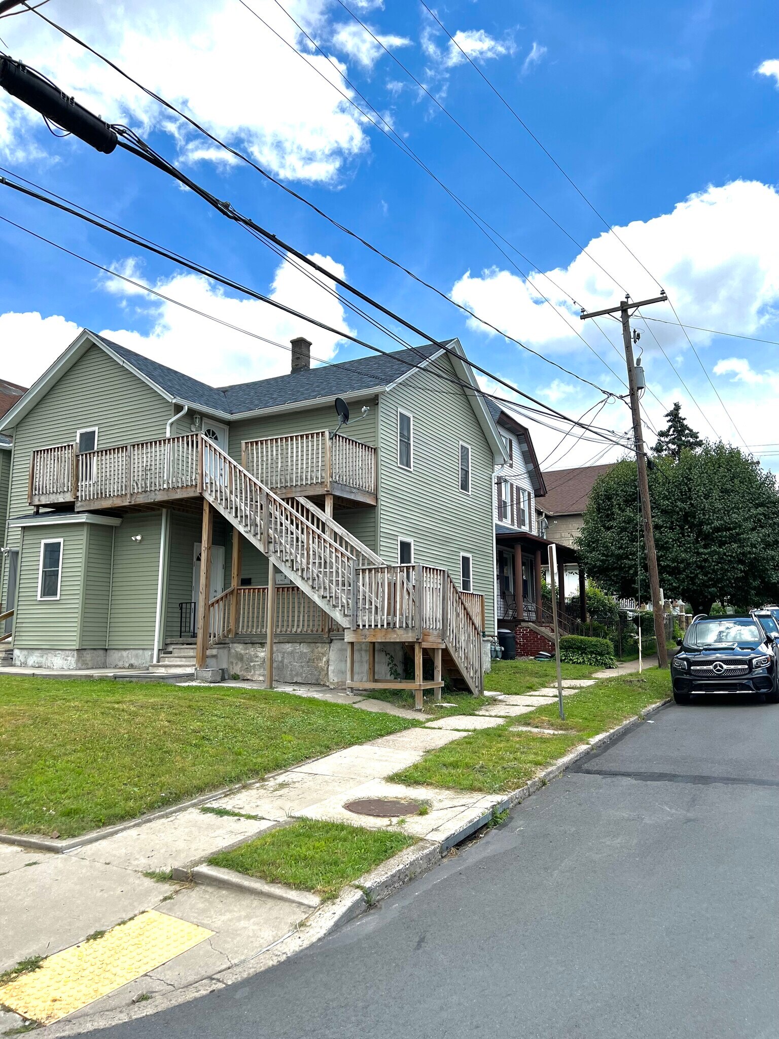 Building Photo - 107 Ash St