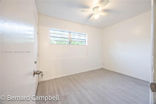 Building Photo - 918 NW 13th Ct