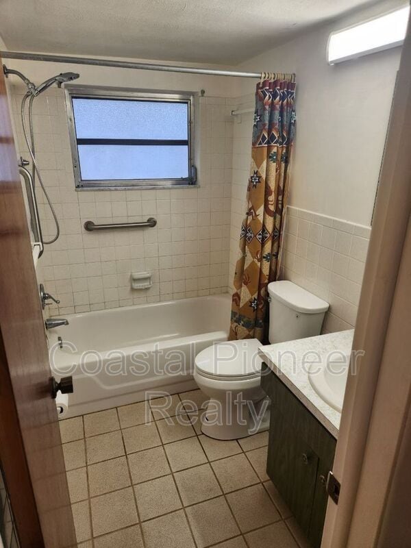 Building Photo - 5823 Elm St