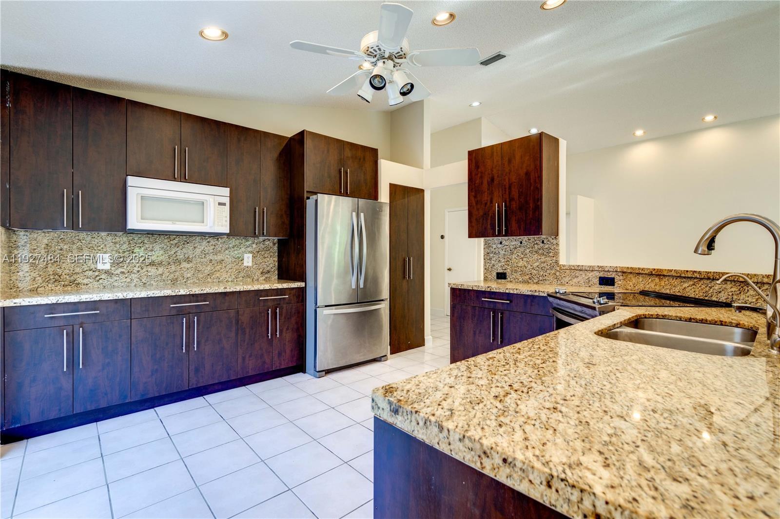 Building Photo - 1501 SW 149th Ave