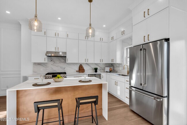 Building Photo - 340 River Rd