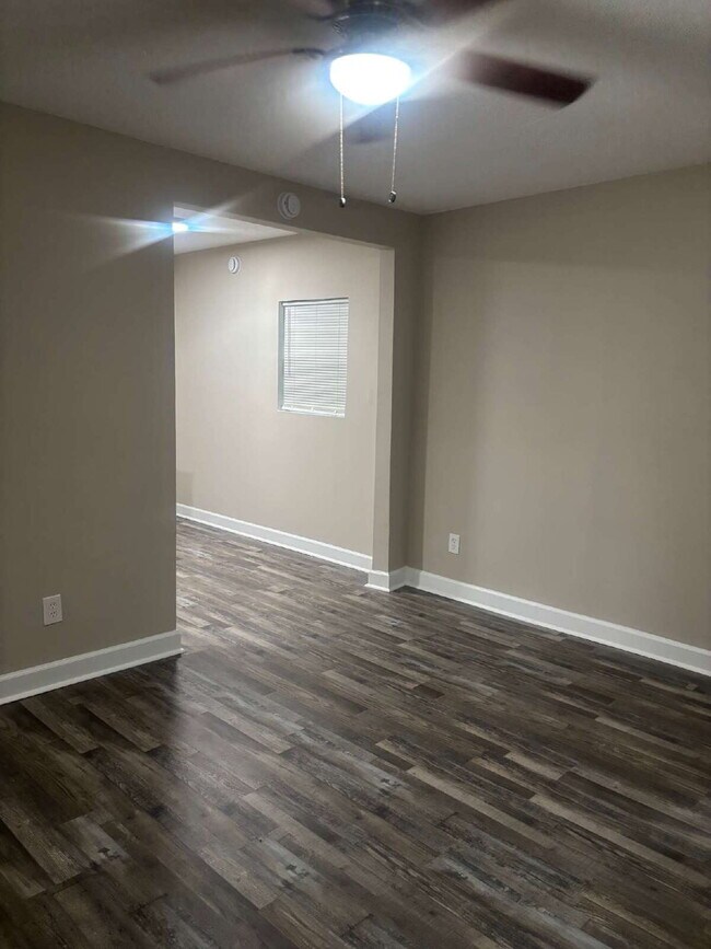 Building Photo - "Charming 3-Bed, 2-Bath Haven on Range Line Road – Your Memphis Retreat Awaits!"