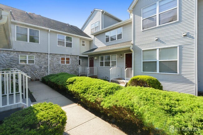 Building Photo - 28 Kensington Dr