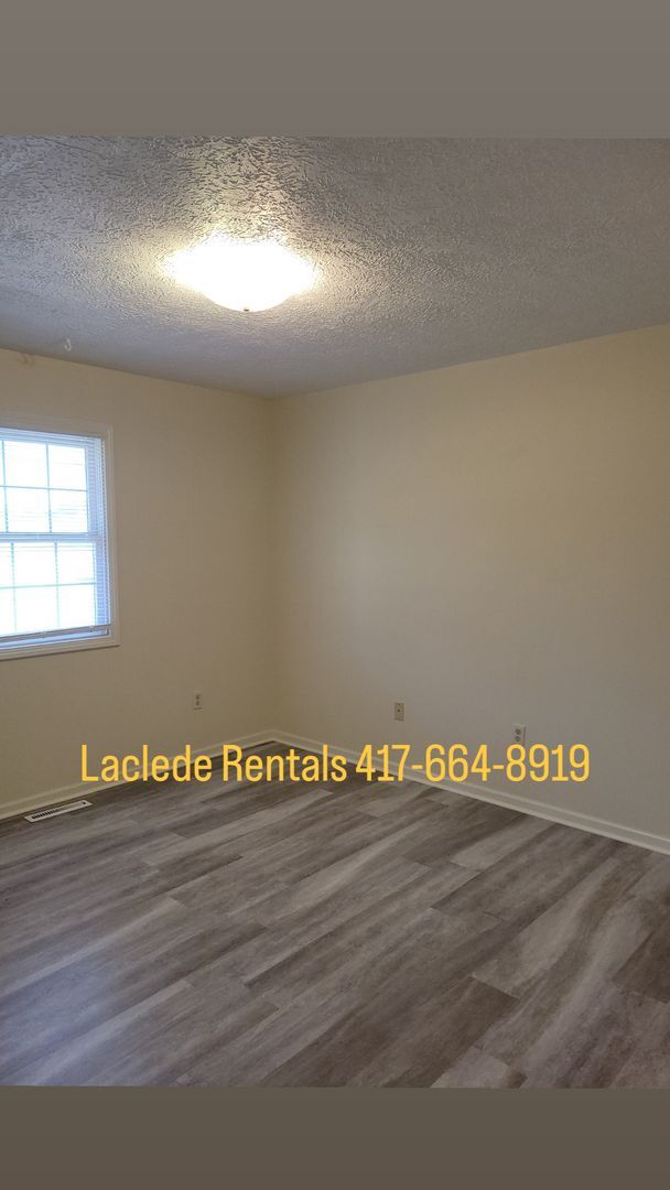 Building Photo - 2 Bedroom 2 Bathroom Duplex " February Spe...