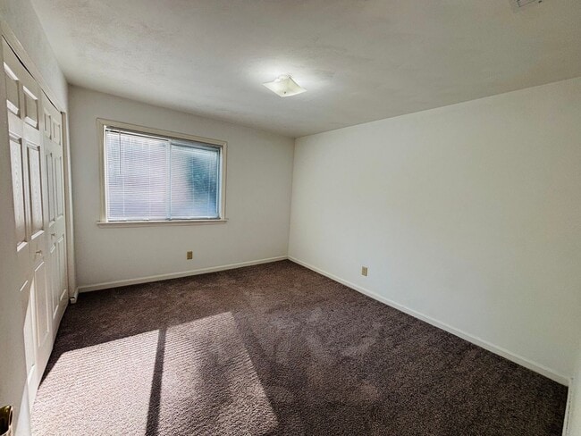 Building Photo - 402 Berryfield Ln