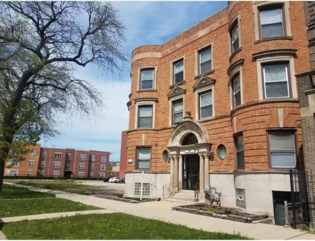 Building Photo - 4319 S Michigan Ave