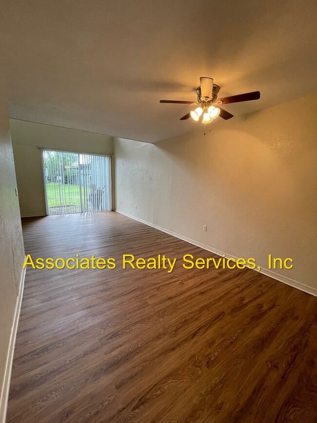 Building Photo - Remodeled Loft!