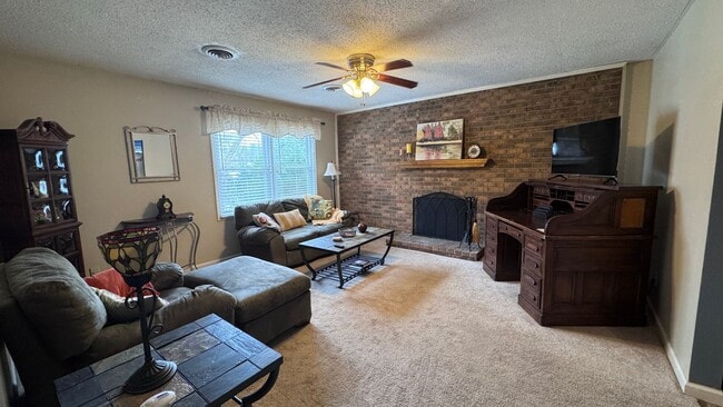 Building Photo - Lovelaceville Road