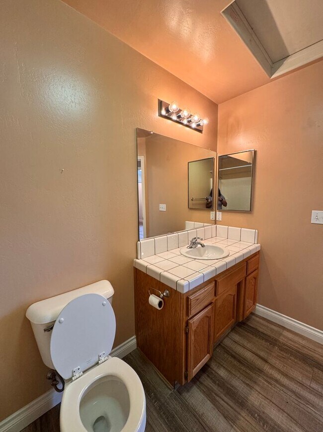 Building Photo - 5708 Clear Valley Ct