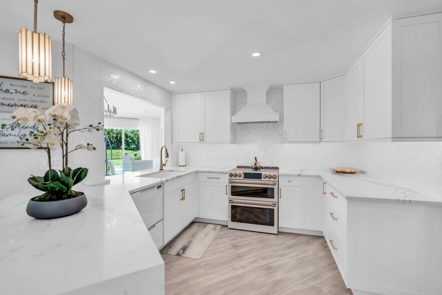 Building Photo - 2649 Longboat Dr