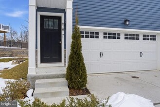 Building Photo - 610 Snapdragon Ct