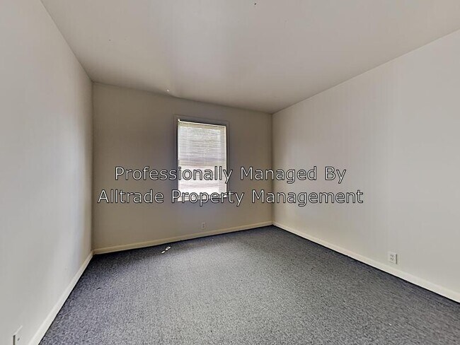 Building Photo - 5801 Russett Pl