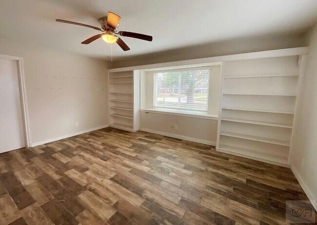 Building Photo - 443 Bayou View Dr