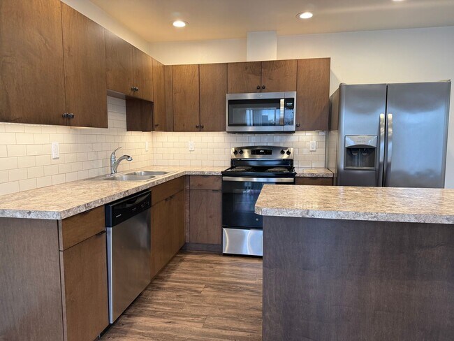 Building Photo - 215 N 76th Ave