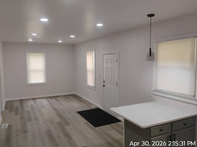 Building Photo - 6015 Hosmer Ave