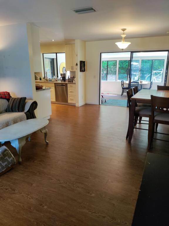 Building Photo - 4 Blaine Ct