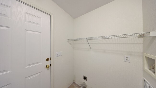 Building Photo - 3 Bed 2 Bath - Pet Friendly - NAS Whidbey