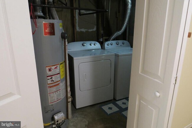 Building Photo - 3514 Cranmer Mews