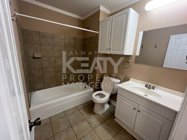 Building Photo - Spacious townhouse in the heart of Lafayette!