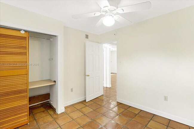 Building Photo - 4421 SW 73rd Terrace