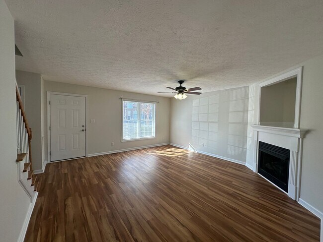 Building Photo - 3-bedroom, 3.5-bathroom nestled in Wyndhurst VA.