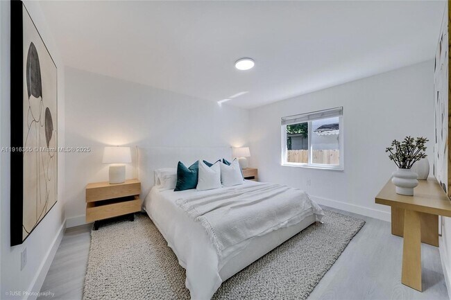 Building Photo - 871 NE 81st St