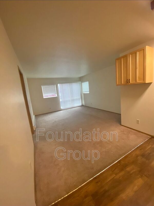 Building Photo - 922 N 104th St