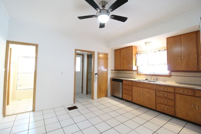 Building Photo - 1+ Bedroom 1 Bath Apartment in Midtown