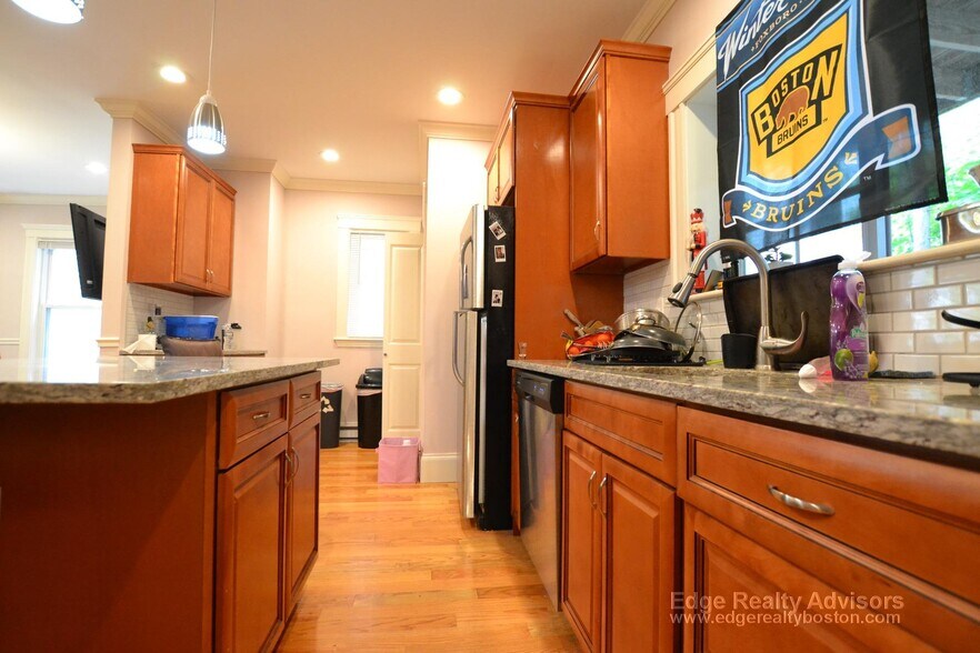 Building Photo - 66 Tremont St