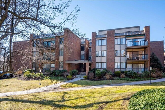 Building Photo - 795 Prospect Ave