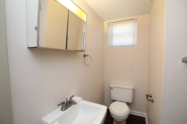 Building Photo - Cozy 1BR/1BA Apartment in Southwest Pensac...