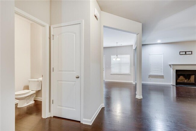 Building Photo - 933 Whitfield Oak Way NE