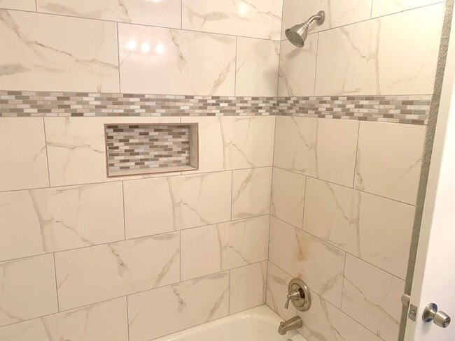 Building Photo - 6620 Westwick Dr