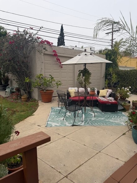 back yard (shared) - 1063 S Citrus Ave