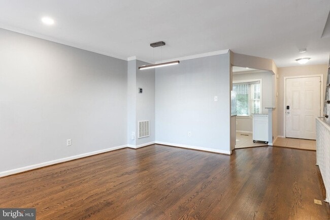 Building Photo - 2035 S Glebe Rd