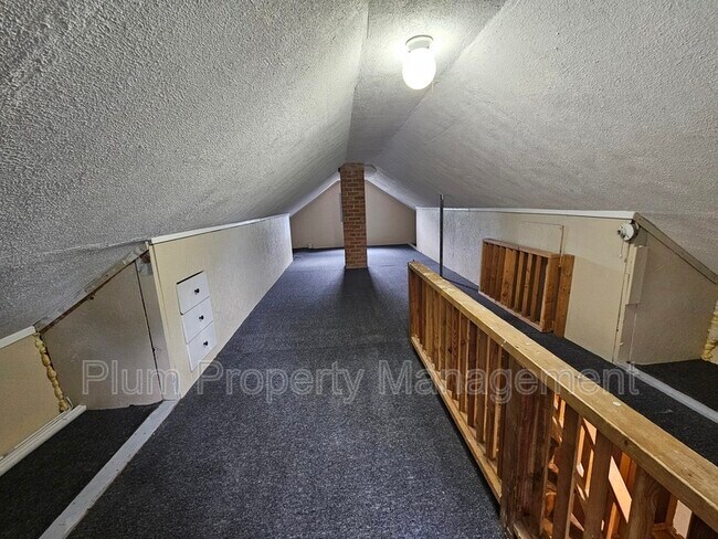 Building Photo - 1405 River Rd