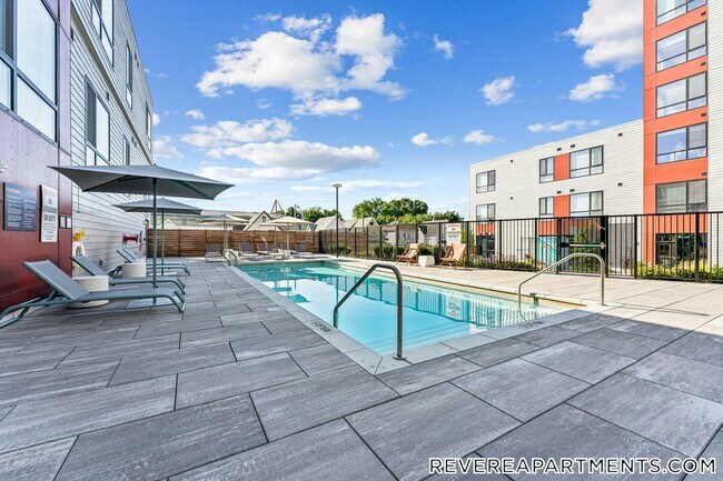 Building Photo - 328 Bank St