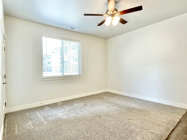 Building Photo - Spacious Condo Near Primary Children’s Hospital!