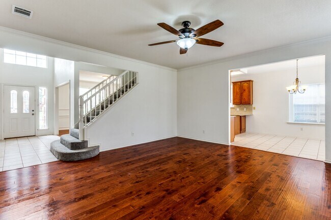 Building Photo - 8434 Golf Club Cir