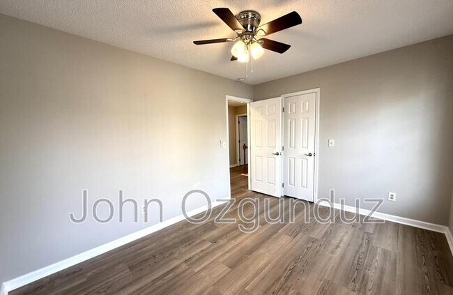 Building Photo - 804 Falling Wind Ct