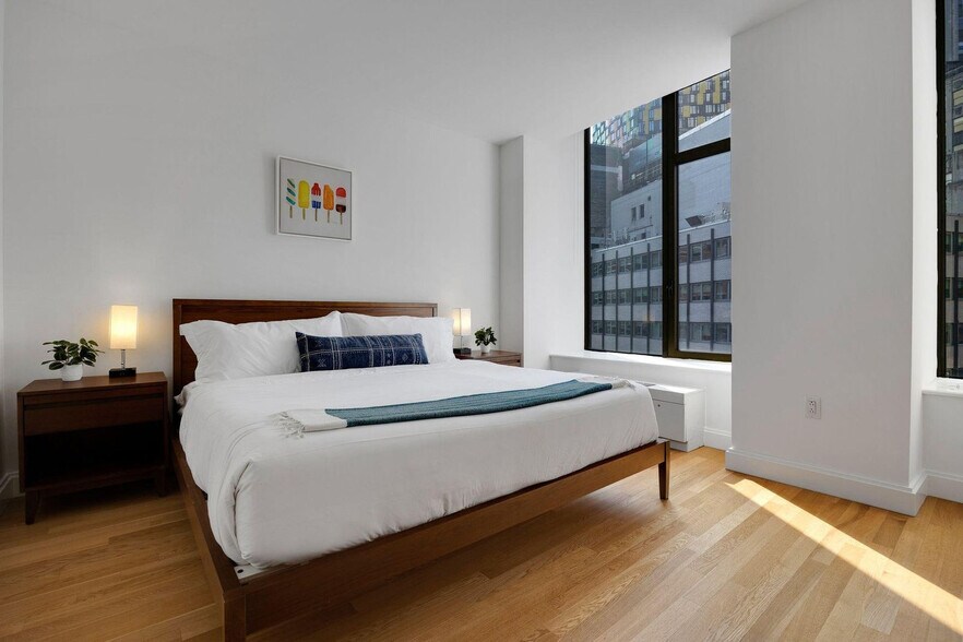 Building Photo - 10 Hanover Square