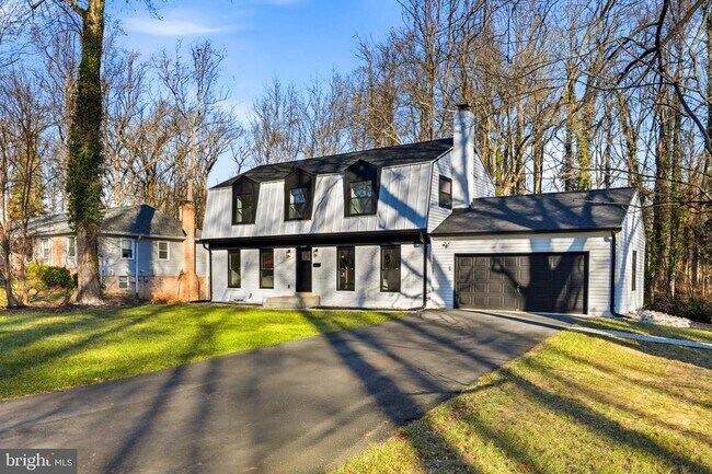 Building Photo - 10704 Howerton Ave
