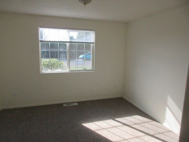 Building Photo - 4523 Wildcherry Dr SE