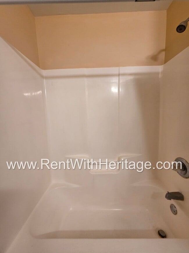 Building Photo - Gorgeous 5 Bd/ 3 Bath Including Full Finished Basement/ Spacious Yard with RV Parking/ Small Subd...