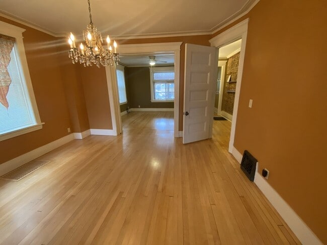 Building Photo - 125 N 9th Ave E