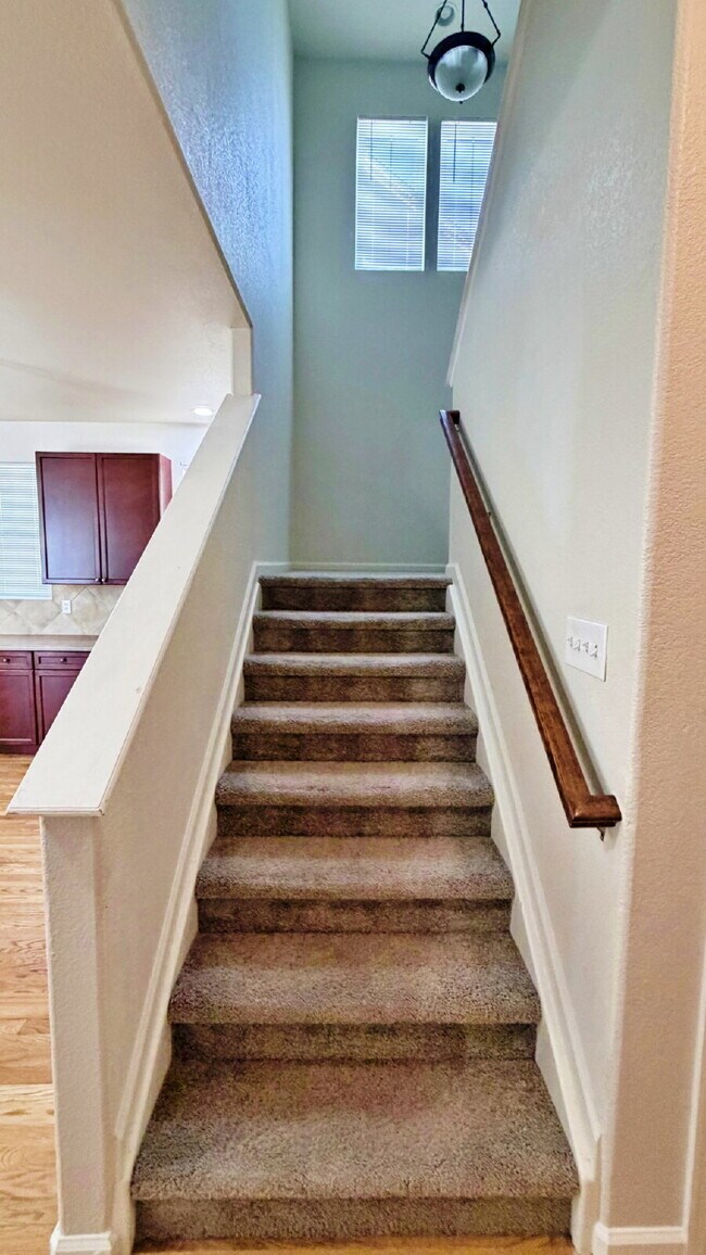 Building Photo - Fantastic 4 Bed 2.5 Bath + Office 2 Car Attached Garage in Murphy Creek Community Pool + Tennis C...