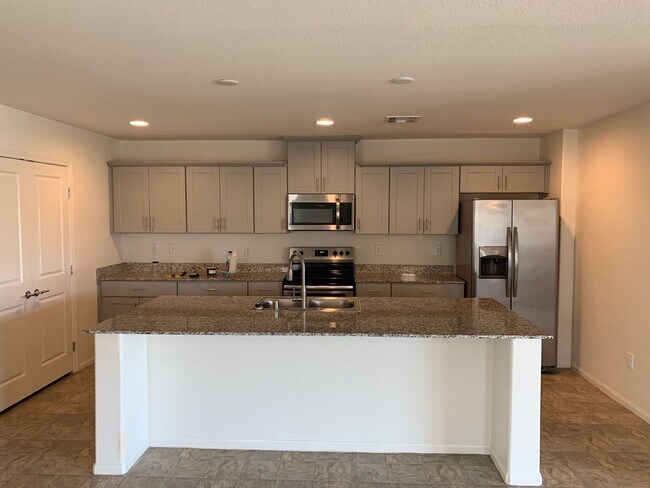 Building Photo - 4 bedroom home in Indian Springs