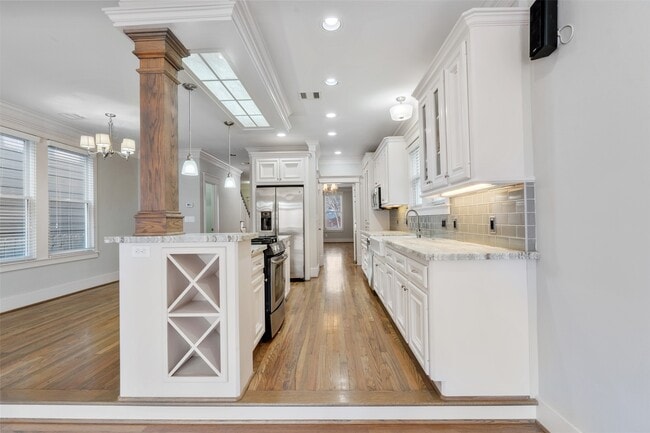 Building Photo - 434 W 27th St